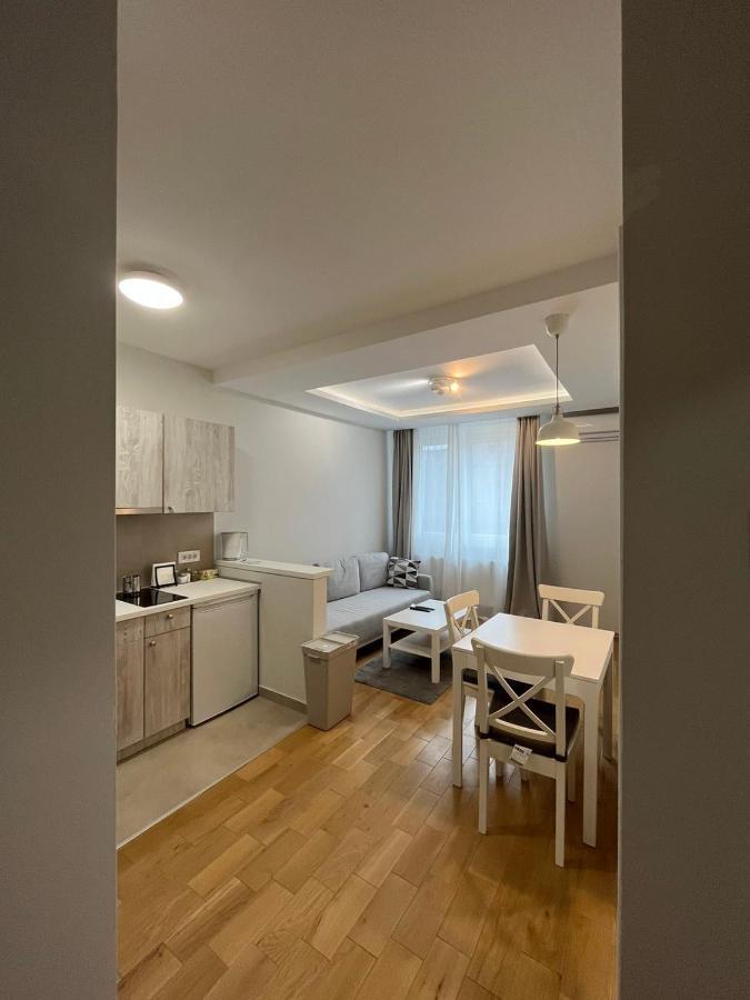 Black & White Apartment Subotica Esterno foto