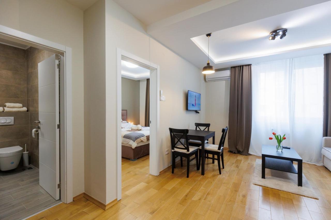 Black & White Apartment Subotica Esterno foto