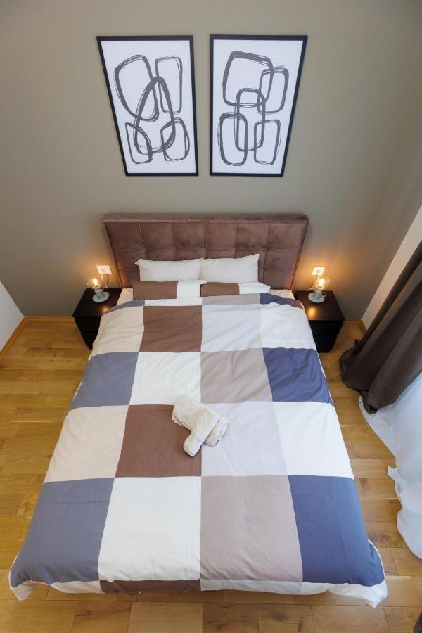 Black & White Apartment Subotica Esterno foto