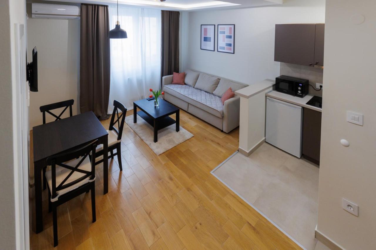 Black & White Apartment Subotica Esterno foto