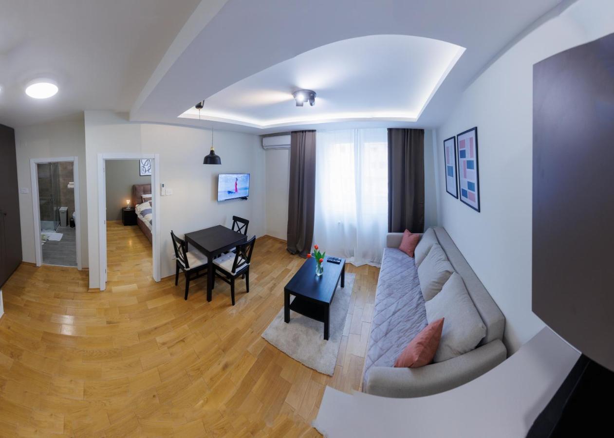 Black & White Apartment Subotica Esterno foto