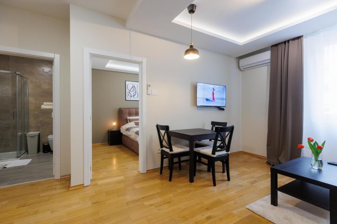 Black & White Apartment Subotica Esterno foto