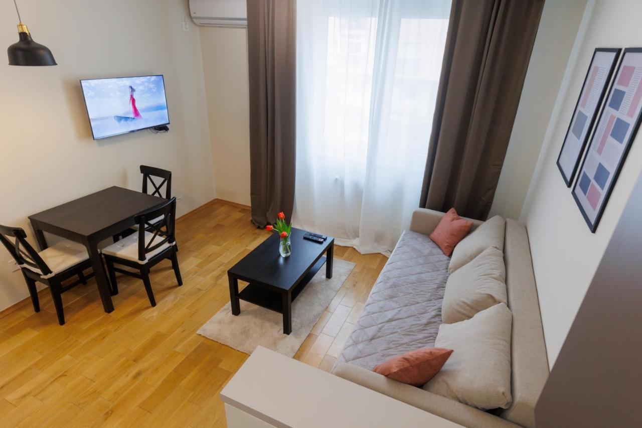 Black & White Apartment Subotica Esterno foto